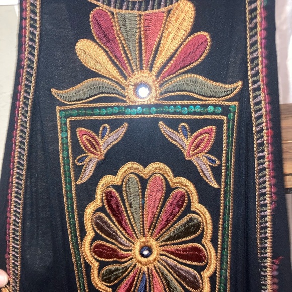 Free People- Size M- Embroidered top - Picture 2 of 9